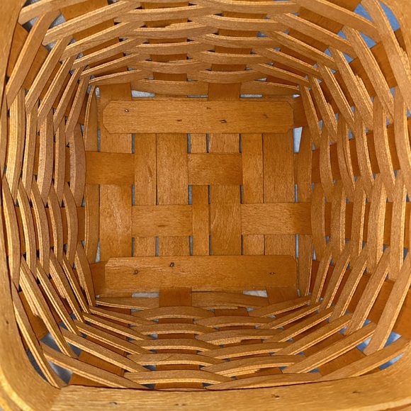 Longaberger Tall Tissue Basket W/Lid. Signed Numbered. Liner. Sz. 6.5” Square. - Picture 10 of 12